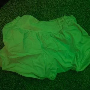 White 2.5 hotty hot lululemon shorts!